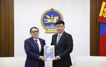 Төрөөс мөнгөний бодлогын талаар 2027 онд баримтлах Үндсэн чиглэлийн төслийг УИХ-д өргөн барилаа