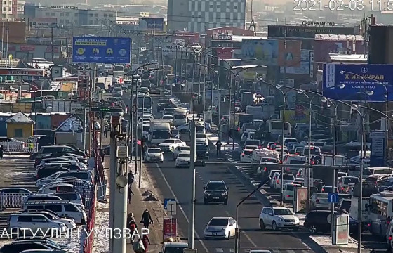 “Нарантуул” худалдааны төвийг зорих хүмүүс нэмэгдэж, түгжрэл үүсчээ