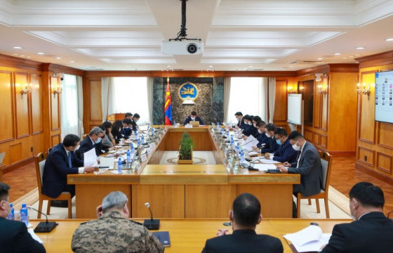 Засгийн газрын хуралдаан үргэлжилж байна