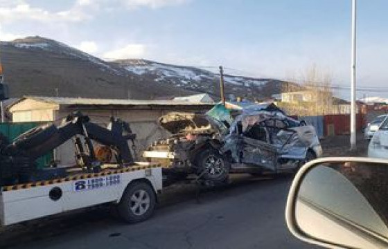 Гурван машин мөргөлдөж, хоёр хүн нас баржээ