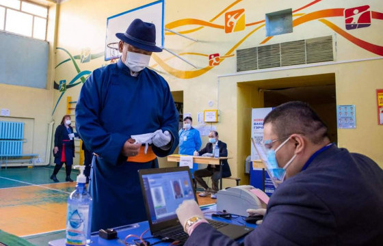 Ерөнхийлөгчид МАН-аас нэр дэвшигч У.Хүрэлсүх саналаа өглөө