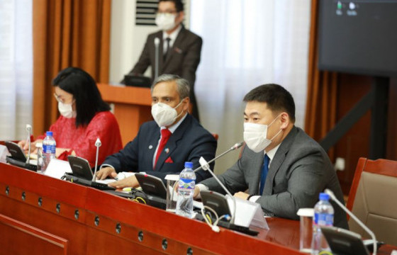 Л.ОЮУН-ЭРДЭНЭ: Импортоос 90 хувь хараат байдлыг халж, экспортлогч орон болох зорилтоо биелүүлнэ