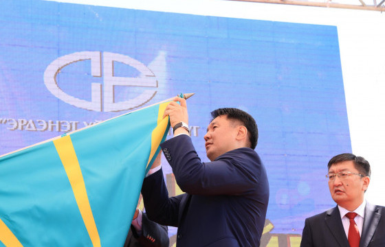 Монгол Улсын Ерөнхийлөгч У.Хүрэлсүх Эрдэнэт үйлдвэрийг Монгол Улсын Баатар цолоор шагналаа