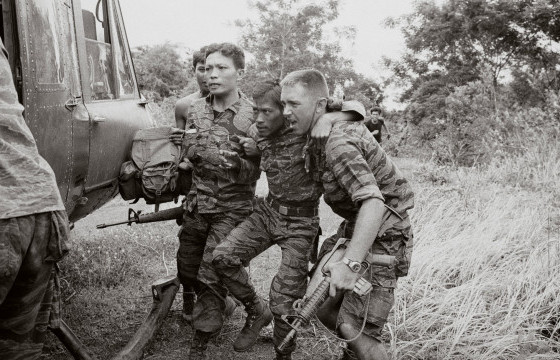 ЭНЭ ӨДӨР ДЭЛХИЙН ТҮҮХЭНД: АНУ-ын Ерөнхийлөгч Вьетнамын дайнаас зугтсан хүмүүсийг өршөөжээ