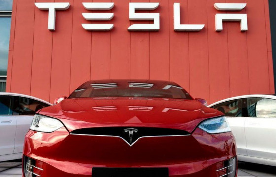 “Tesla”-гийн зах зээлийн үнэлгээ 100 тэрбум ам.доллароор унажээ