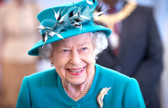 95 настай Английн хатан хаан коронавирусийн халдвар авчээ
