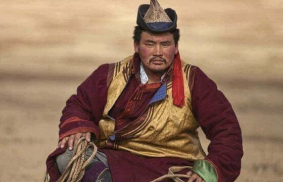 Монгол эр хүний төрөлх зан чанар л бүдгэрэхгүй байгаасай