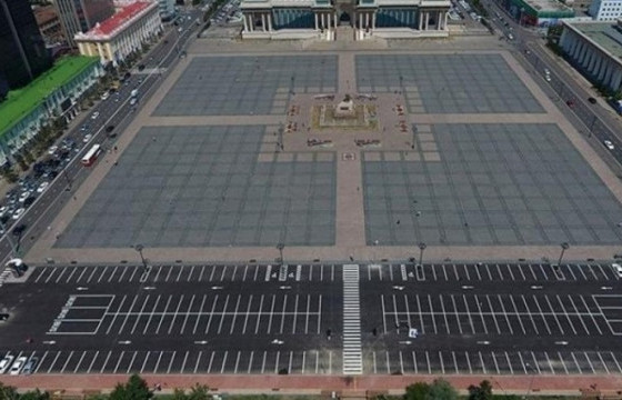 Сүхбаатарын талбайд жагсаж байгаа иргэд гэрэл гаргах дэлбэрэх төрлийн бодис хэрэглэсэн 