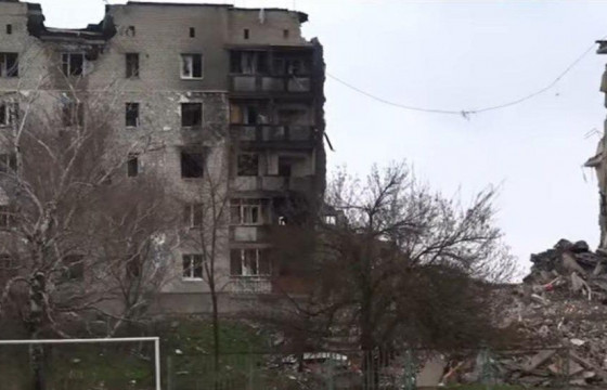 Украины Изюм хотод болсон тулааны үеэр өндөр барилгууд нурж, хонгилд нь хоргодож байсан олон энгийн иргэн амиа алджээ