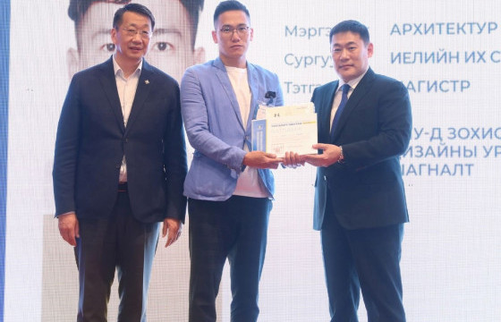 Ерөнхий сайдын нэрэмжит тэтгэлгийг 75 оюутанд гардууллаа