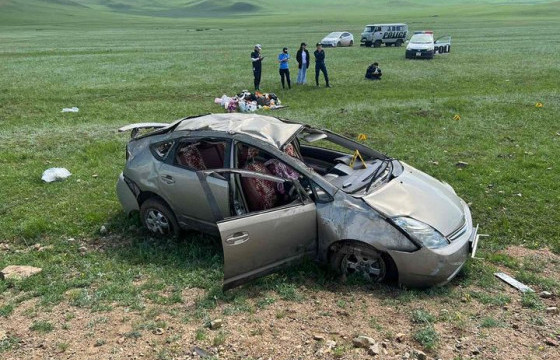 Автомашин онхолдсоны улмаас жолооч эмэгтэй нас барж, бага насны дөрвөн хүүхэд гэмтжээ