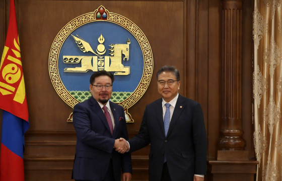 Улсын Их Хурлын дарга Г.Занданшатарт БНСУ-ын Гадаад хэргийн сайд Пак Жин бараалхав