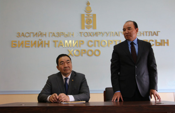 Олимп, нийтийн биеийн тамир, спортын сайд Б.Бат-Эрдэнэ үүрэгт ажлаа хүлээн авлаа