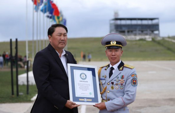 ГИННЕССИЙН АМЖИЛТ ТОГТООСОН ЦЭРЭГ С.БАТЦЭНГЭЛ: Энэ амжилт зөвхөн минийх бус Монголын зэвсэгт хүчнийх юм 