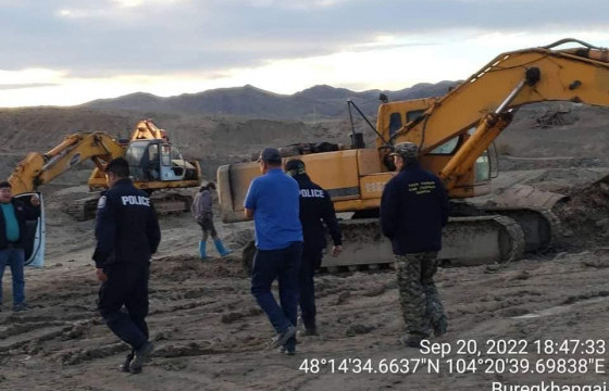 Булган аймгийн Бүрэгхангай суманд хууль бусаар алт олборлож байсан иргэдийг илрүүлж, техник хэрэгслийг нь лацаджээ