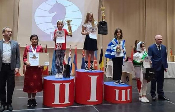 Шатрын өсвөрийн дэлхийн аваргаас М.Цэлмэг медаль хүртжээ