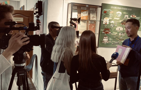 Монсудар хэвлэлийн газрын Жангар редакц Улаан-Үд хотод болж буй хүүхдийн номын фестивальд оролцож байна