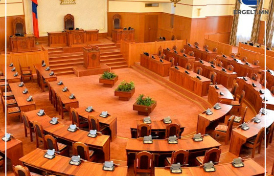 Аравдугаар сард чуулганыг УИХ-ын гишүүн Д.Ганбат хамгийн олон удаа таслажээ   