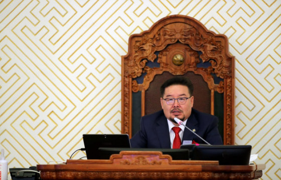 Г.ЗАНДАНШАТАР: Одоогоос 30 жилийн өмнө шинэ Үндсэн хуулийн төслийг хэлэлцэж эхэлсэн түүхэн өдөр тохиож байна