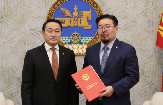 УИХ: Хуулийн шинэчилсэн найруулгын төслийг өргөн мэдүүллээ