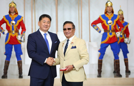 Аж үйлдвэрийн гавьяат ажилтан Б.Жигждэд Хөдөлмөрийн баатар цол хүртээлээ 