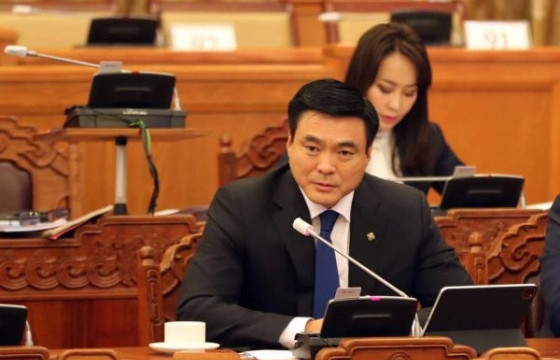 С.АМАРСАЙХАН: Нэр нь Засгийн газар дээр нидэр дээрээ дунд, доод шатныхан ой тоонд буухааргүй мөнгө гэртээ хадгалж байна