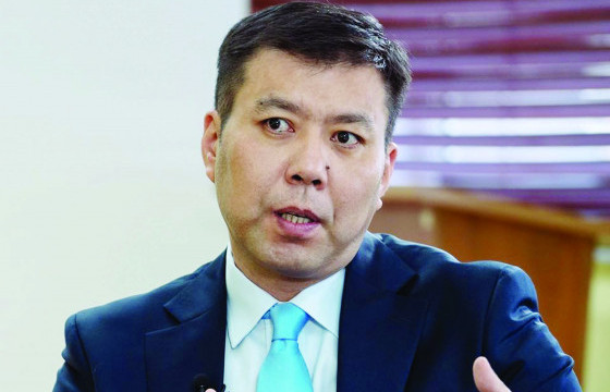 Б.ЭНХБАЯР: Хөгжлийн банкнаас мөнгө шилжсэний маргааш нь 1.7 тэрбумаар Т.Мөнхбаярын зээлийг хаасан гүйлгээ гарсан байна