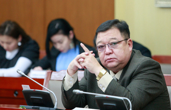 С.ЭРДЭНЭ: Хууль бусаар хуралдаж, дарга болсон Лу.Гантөмөр Ардчилсан намын тамгыг авах ёсгүй