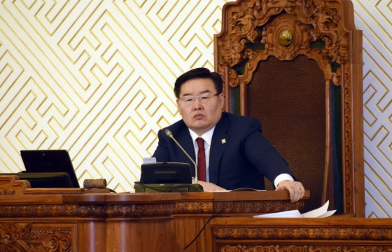 Г.ЗАНДАНШАТАР: Ардчилсан намд нэг цагийн завсарлага өгч байна. Завсарлагын дараа хуулийн төслийг эцэслэн батлах санал хураалт явуулна