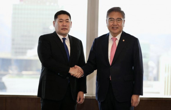 Ерөнхий сайд Л.Оюун-Эрдэнэ БНСУ-ын гадаад хэргийн сайд Пак Жин-ийг хүлээн авч уулзлаа