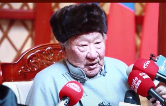 Д.БЯМБАСҮРЭН: ХЭЦҮҮ ЦАГТ ТӨРИЙН ГУРВАН ӨНДӨРЛӨГ АРД ТҮМЭНТЭЙГЭЭ ХАМТ БАЙЛАА