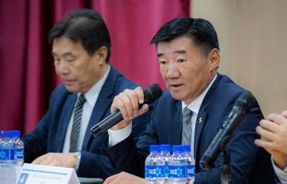 Зам, тээврийн хөгжлийн сайд С.Бямбацогт хот хоорондын нийтийн тээврийн үйлчилгээ эрхлэгч, жолооч, тээвэрчидтэй уулзлаа