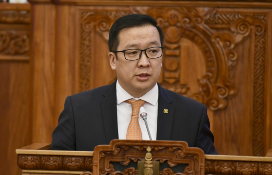 Б.БАТ-ЭРДЭНЭ: ДУУЧИН Д.БОЛД ДОЛООН ЖИЛИЙН ӨМНӨ НҮХТИЙН АМАНД ОРОН СУУЦ АВСАН ЮМ БИЛЭЭ