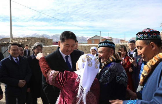 Ерөнхийлөгч У.Хүрэлсүх Баян-Өлгий аймгийн иргэн Т.Даргерын гэрт зочиллоо