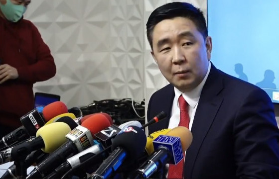  ШҮҮГДЭГЧ Д.МӨНХ-ЭРДЭНЭ: МИНИЙ АМЬДРАЛЫГ ШИЙДЭХ ГЭЖ БАЙГАА УЧИР ӨМГӨӨЛӨГЧ НЭМЖ АВМААР БАЙНА
