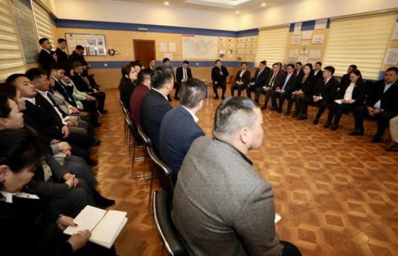 Ерөнхий сайд Л.Оюун-Эрдэнэ хороодын Засаг дарга нартай уулзаж байна