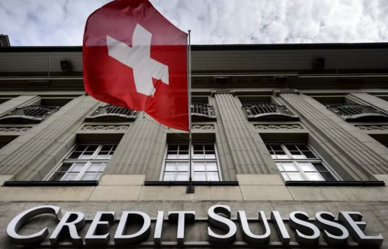 “Credit Suisse” банк нь дампуурсантай холбоотойгоор хөрөнгө оруулагчид нь Швейцарийн Засгийн газрыг шүүхэд өгчээ