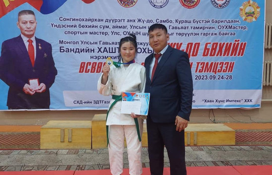 Дорнодын М.Гоомарал алтан медаль хүртжээ