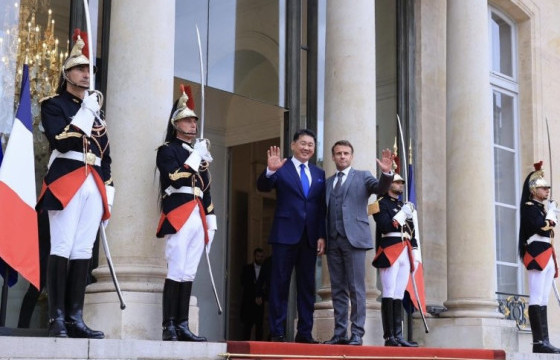 Ерөнхийлөгч У.Хүрэлсүхийг Франц Улсын Ерөнхийлөгч Эммануэл Макрон албан ёсоор угтлаа