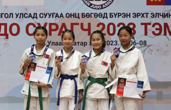 “Хан-Уул-Женко” клубийн бага, дунд насны баг гуравдугаар байр эзэлжээ