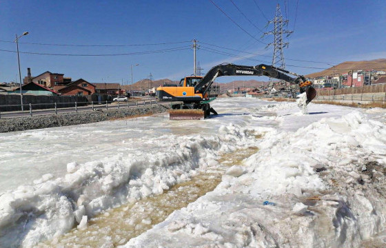 УОК: Сэлбэ голын 97.200  тонн мөсийг Туул гол руу зөөлөө