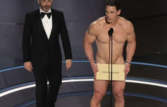 Жон Сена “Оскар”-ын шилдэг хувцасны дизайны шагналыг нүцгэн гардуулав