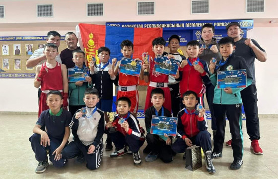 Өсвөрийн боксчид Казахстаны тэмцээнээс медаль хүртжээ
