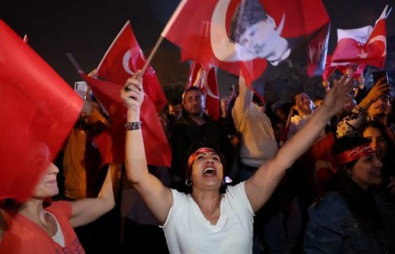 Туркийн орон нутгийн сонгуульд сөрөг хүчин ялалт байгуулжээ