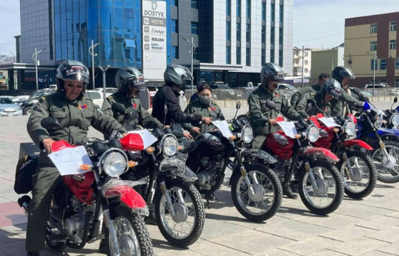 Байгаль хамгаалагчдад 32 мотоциклийг иж бүрэн хамгаалалтын хэрэгслийн хамт хүлээлгэн өгөв