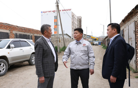 АШУҮИС-ийн төв эмнэлгийн хойно зөвшөөрөлгүй барьсан 52 гараашийг буулгана