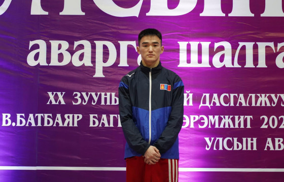ЭНЭ ӨДӨР БОКСЫН ДЭЛХИЙН ЦОМЫН АВАРГА А.БАТТУЛГА МЭНДЭЛЖЭЭ    