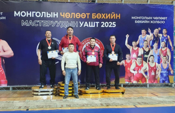 “Хантайшир” дэвжээний ахмад бөхчүүд “Мастерс”-д амжилттай оролцлоо