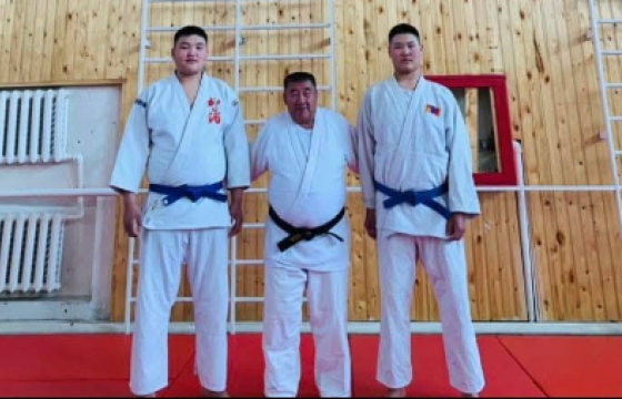 Гавьяат Ц.Шийрэв багшийн хоёр шавь Японд амжилттай барилдаж эхэллээ