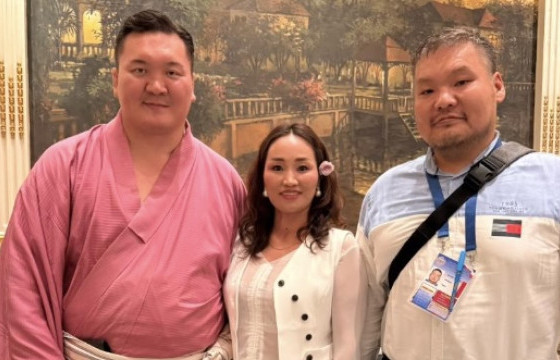 Хакүхо аварга Олон улсын сүмо бөхийн холбооны зөвлөх болжээ